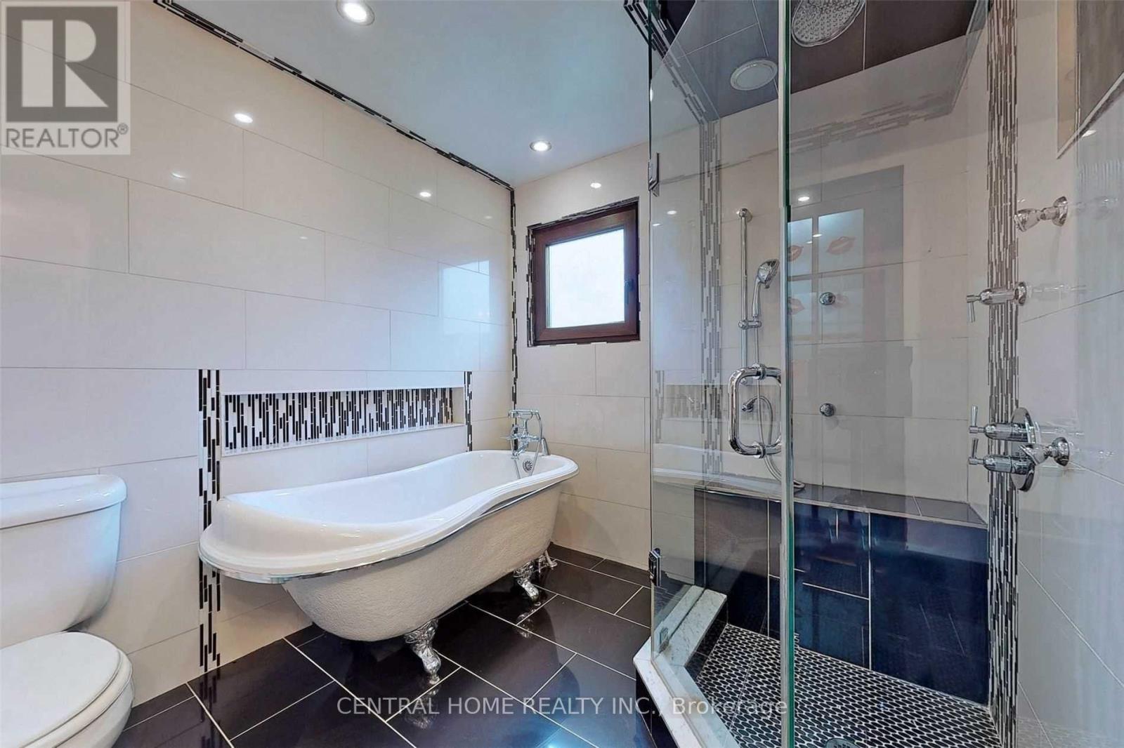 18 MAYVERN CRESCENT - 32