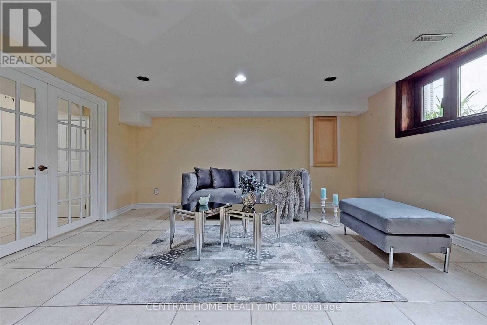18 MAYVERN CRESCENT - 36