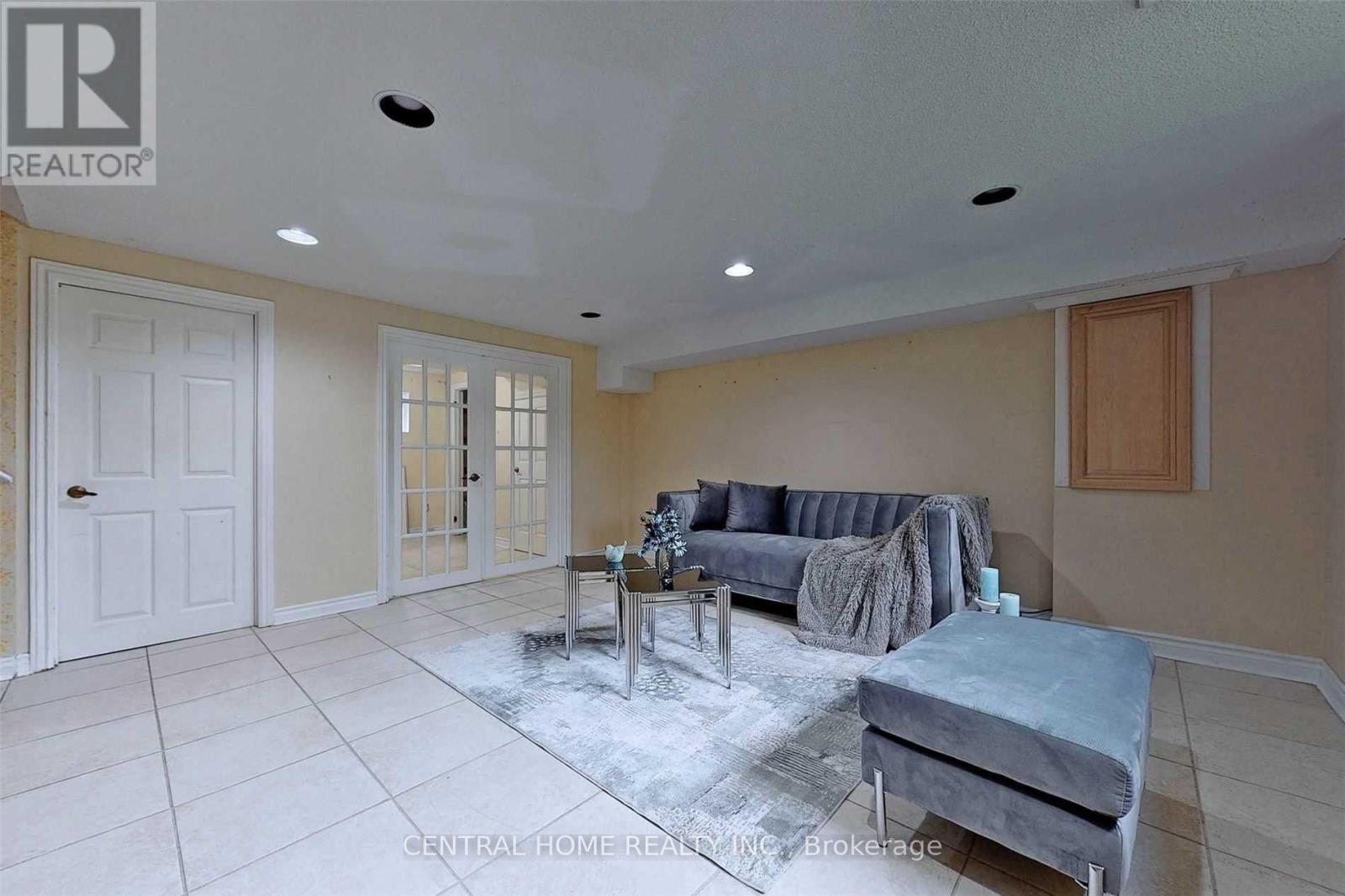 18 MAYVERN CRESCENT - 37