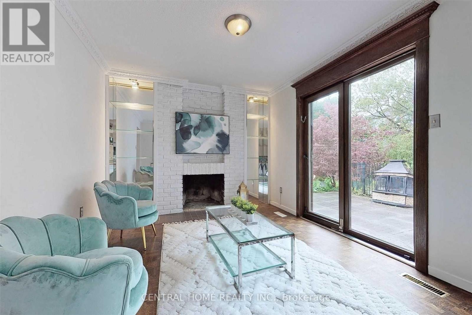 18 MAYVERN CRESCENT - 7