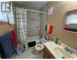 108 1st Avenue, Lintlaw, SK S0A2H0 Photo 21