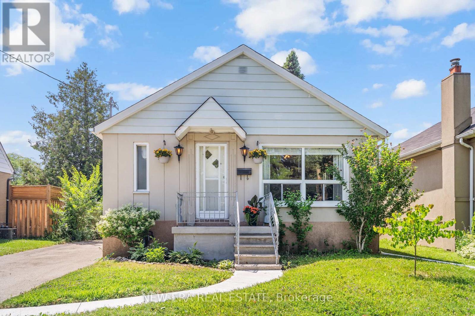 91 HADRIAN DRIVE - 1
