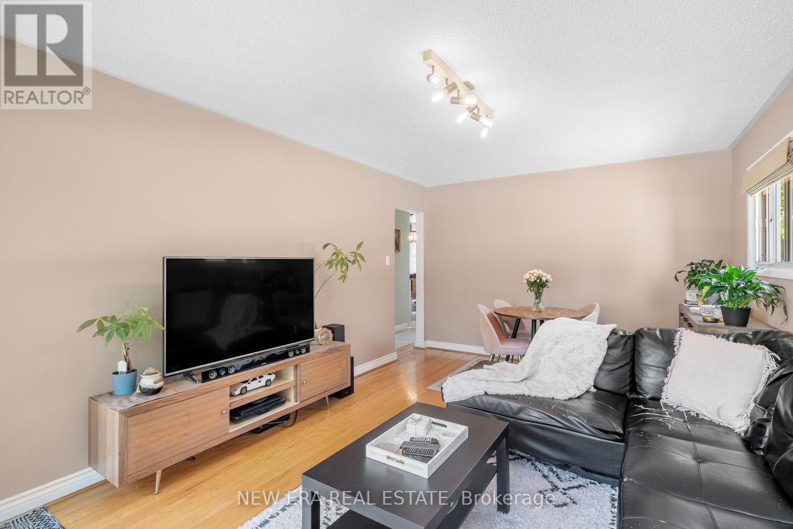 91 HADRIAN DRIVE - 11