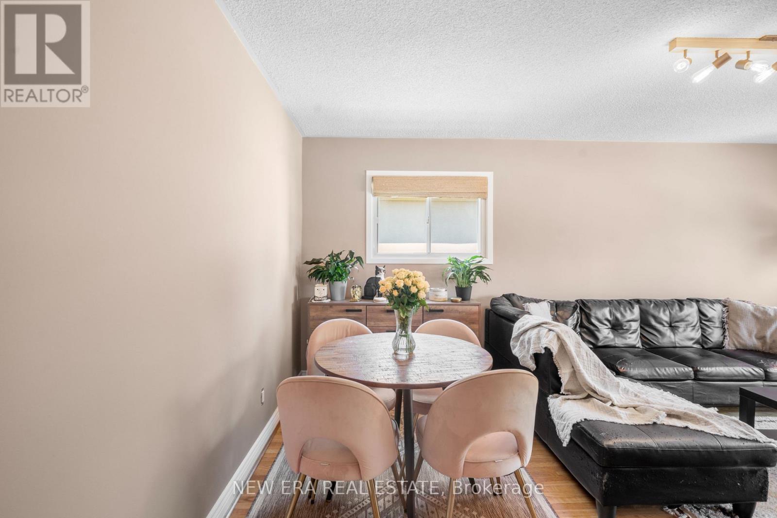 91 HADRIAN DRIVE - 14