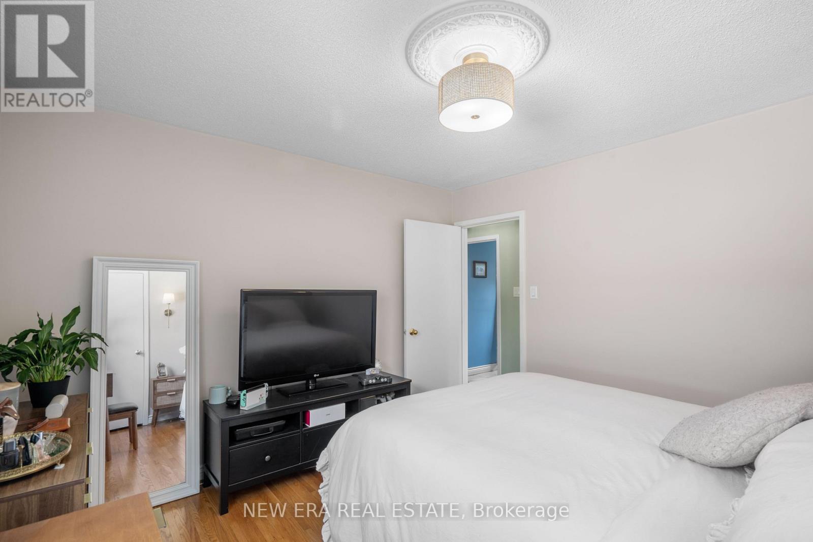 91 HADRIAN DRIVE - 16