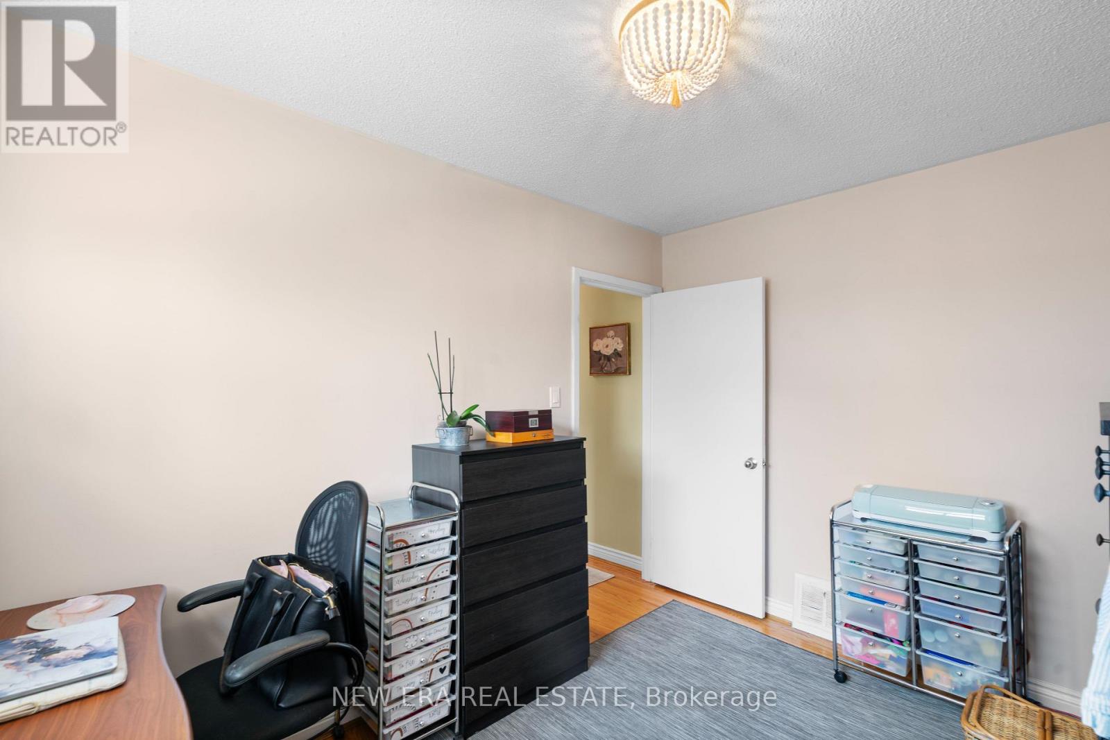 91 HADRIAN DRIVE - 18