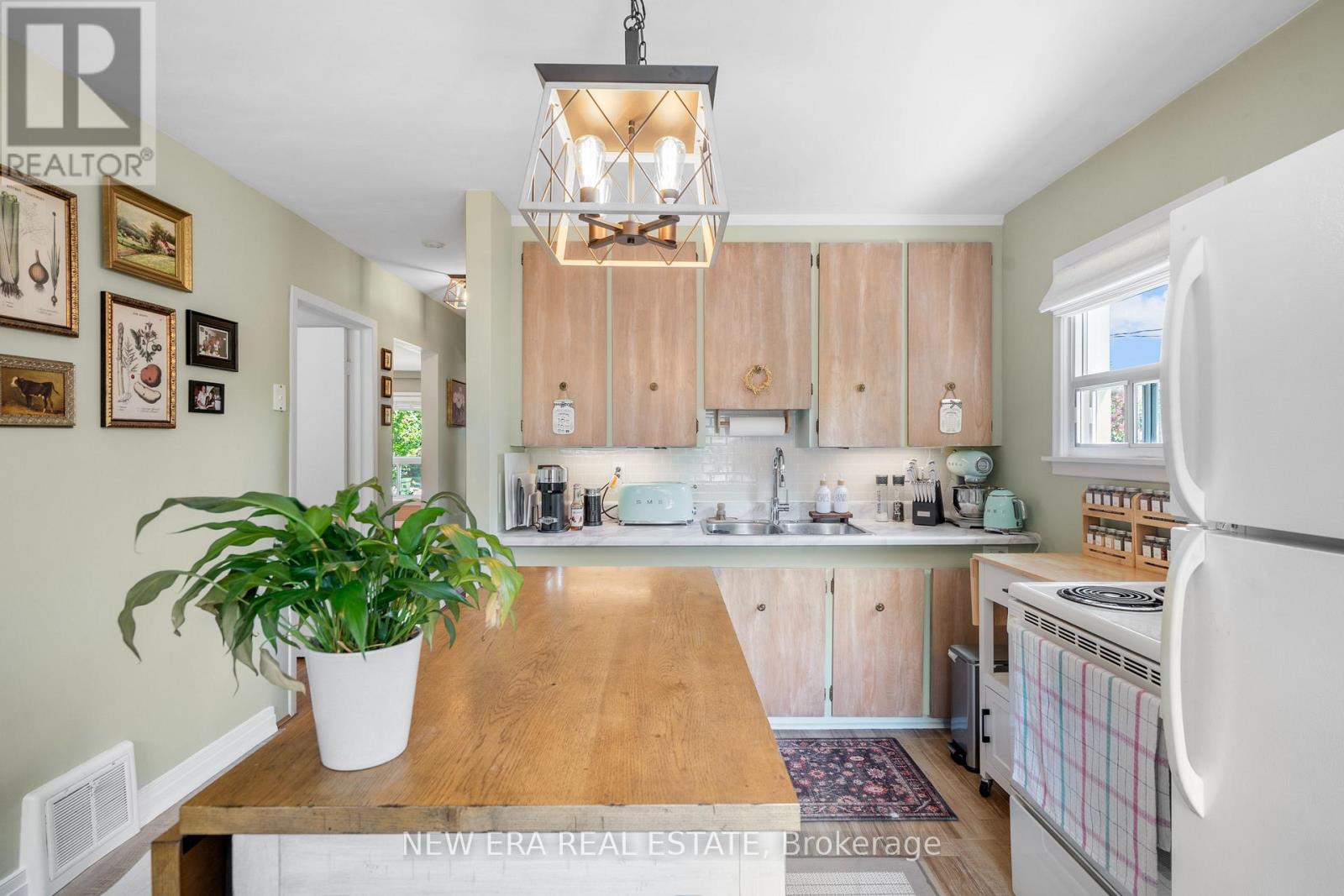 91 HADRIAN DRIVE - 2