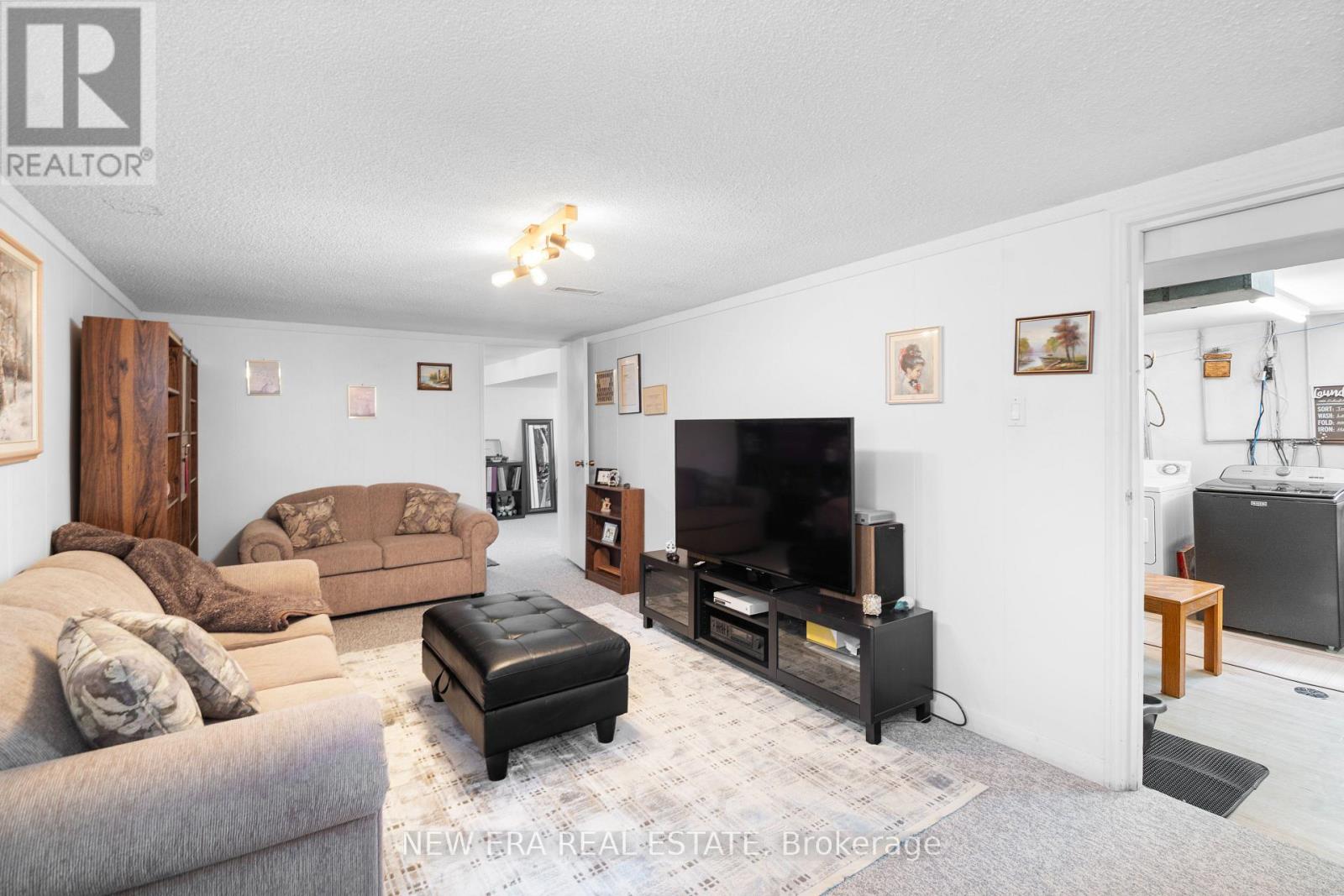 91 HADRIAN DRIVE - 21