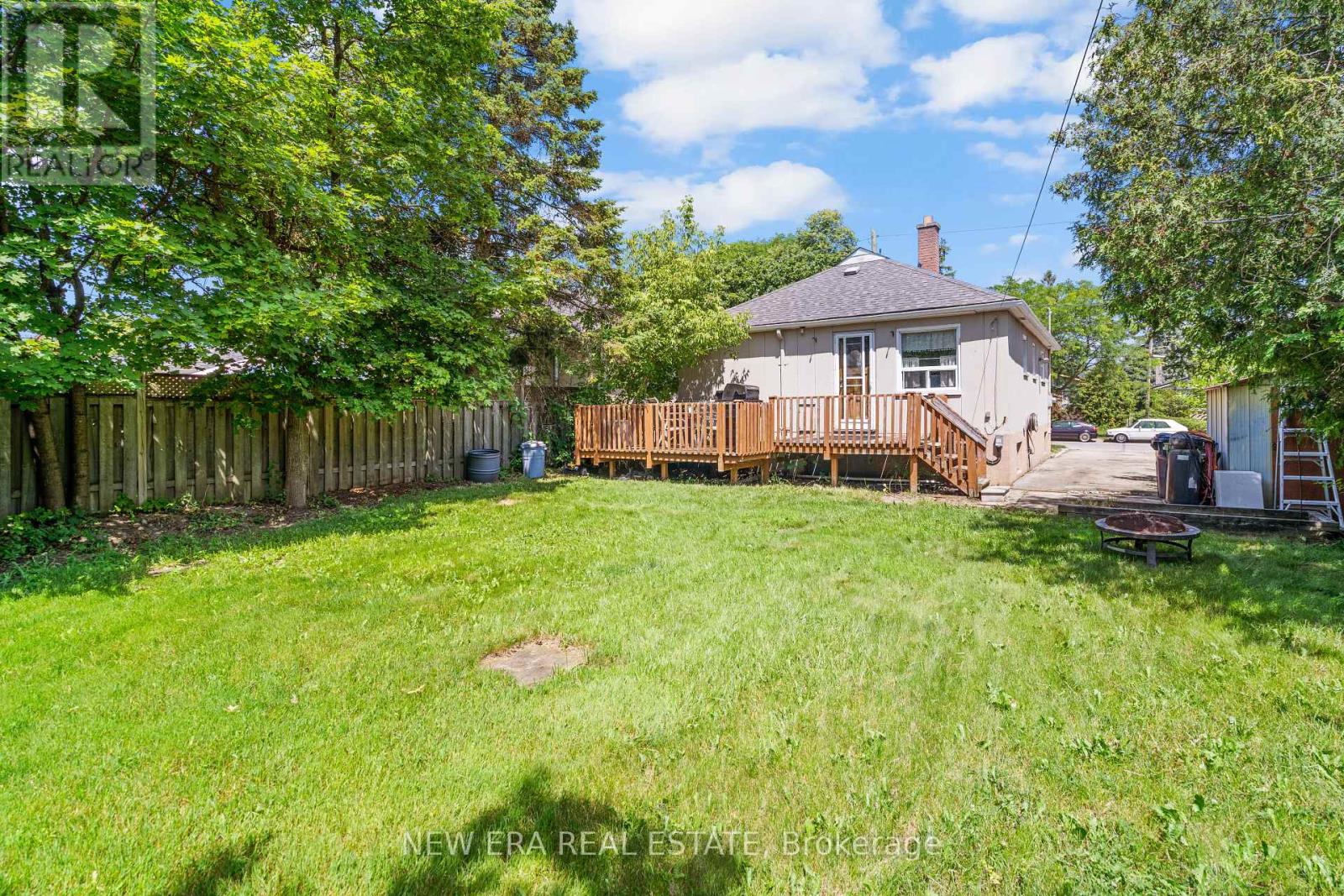 91 HADRIAN DRIVE - 32