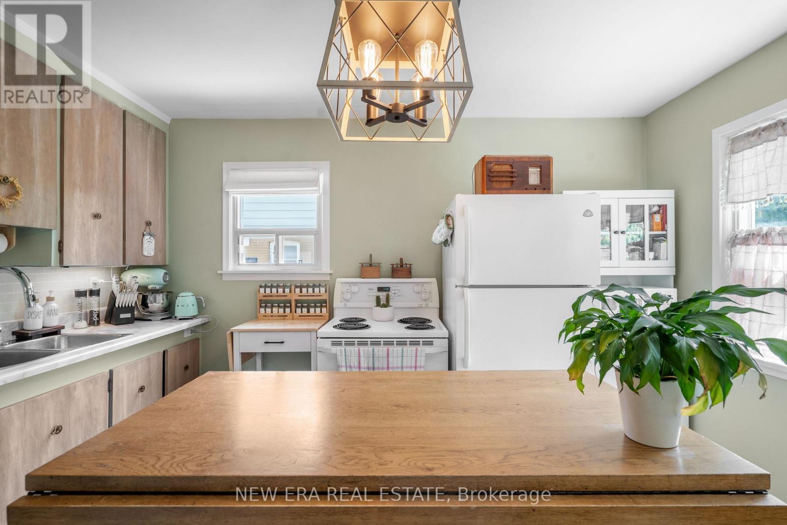 91 HADRIAN DRIVE - 4