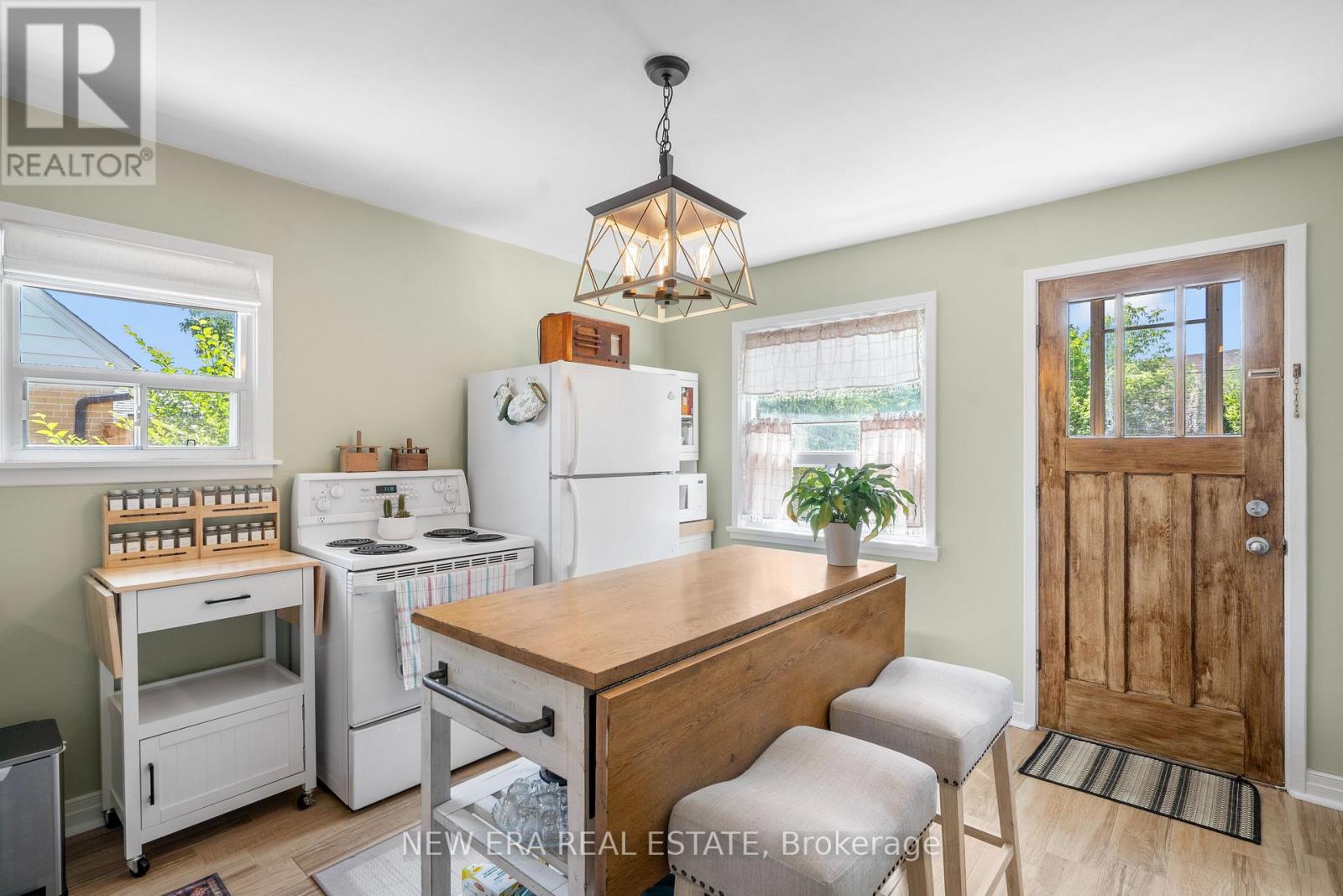 91 HADRIAN DRIVE - 5