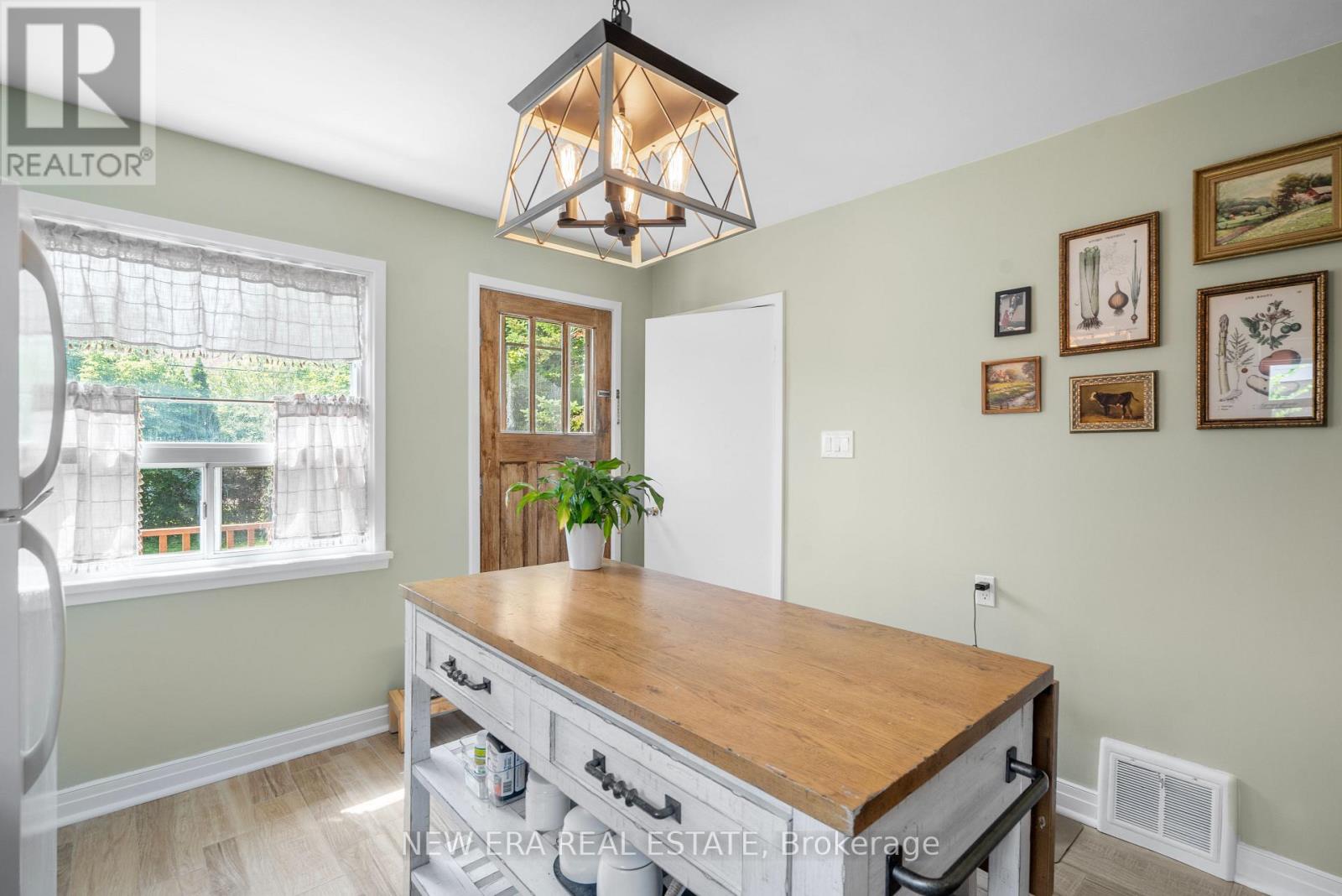 91 HADRIAN DRIVE - 7