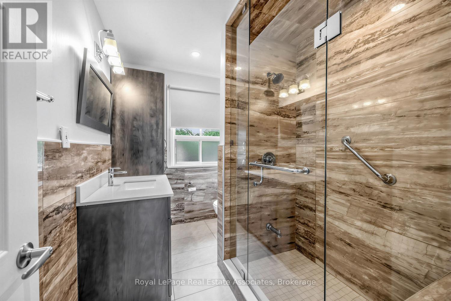 256 JOHN STREET - 26