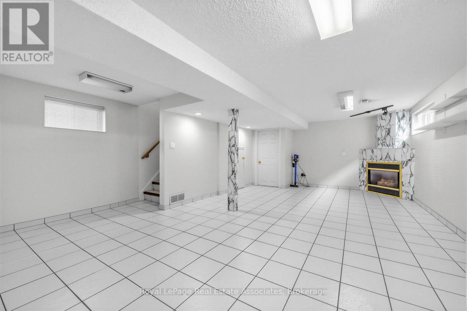 256 JOHN STREET - 30
