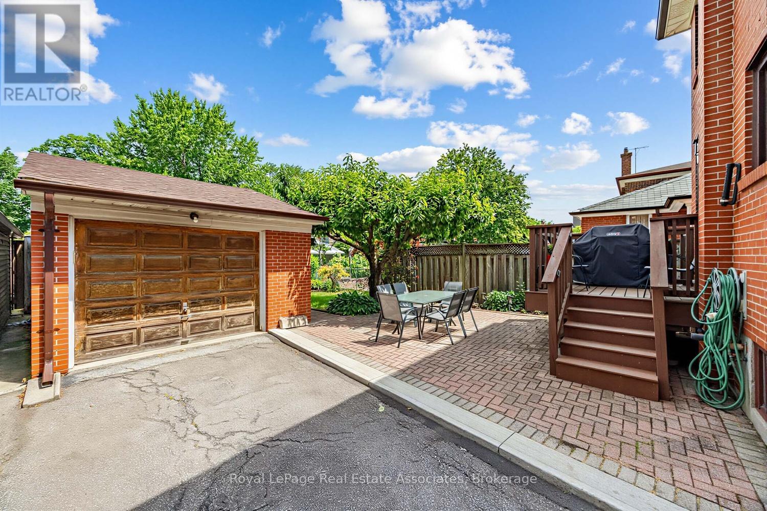 256 JOHN STREET - 34