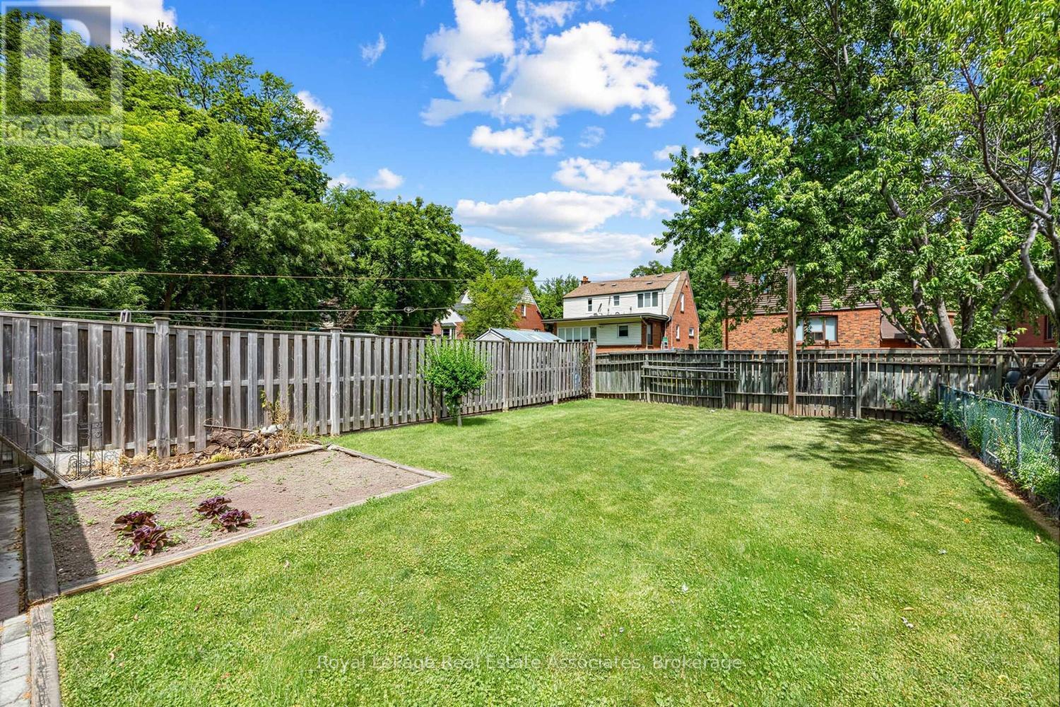 256 JOHN STREET - 35