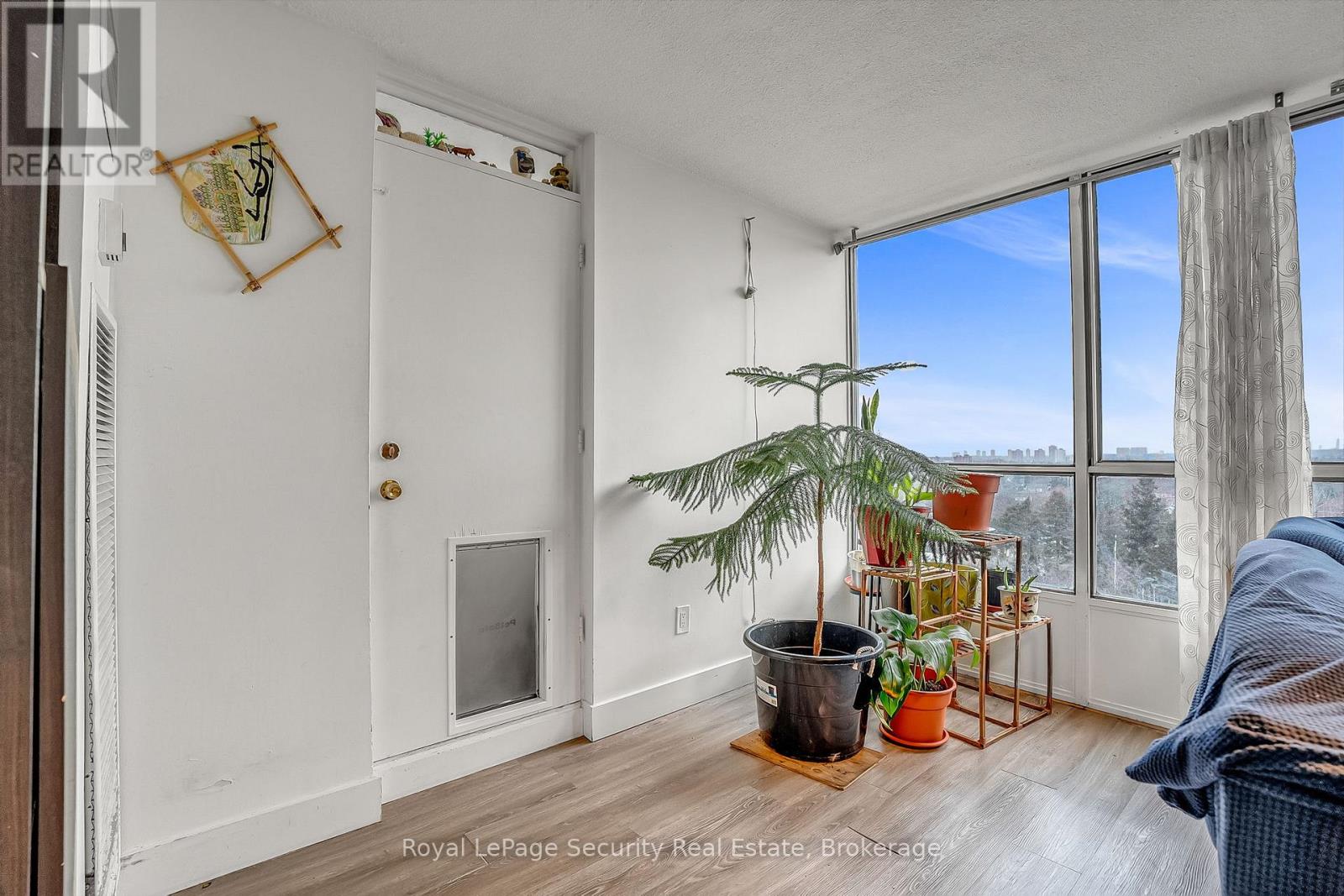 #1207 10 MARTHA EATON WAY - 18