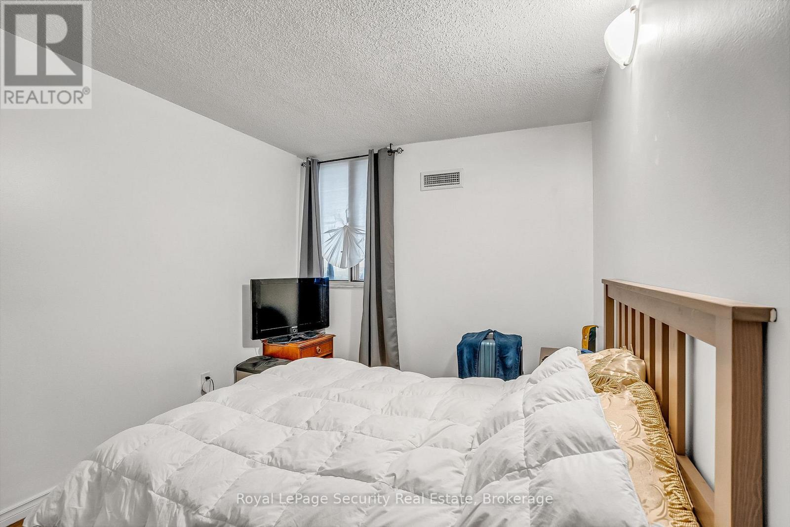 #1207 10 MARTHA EATON WAY - 26