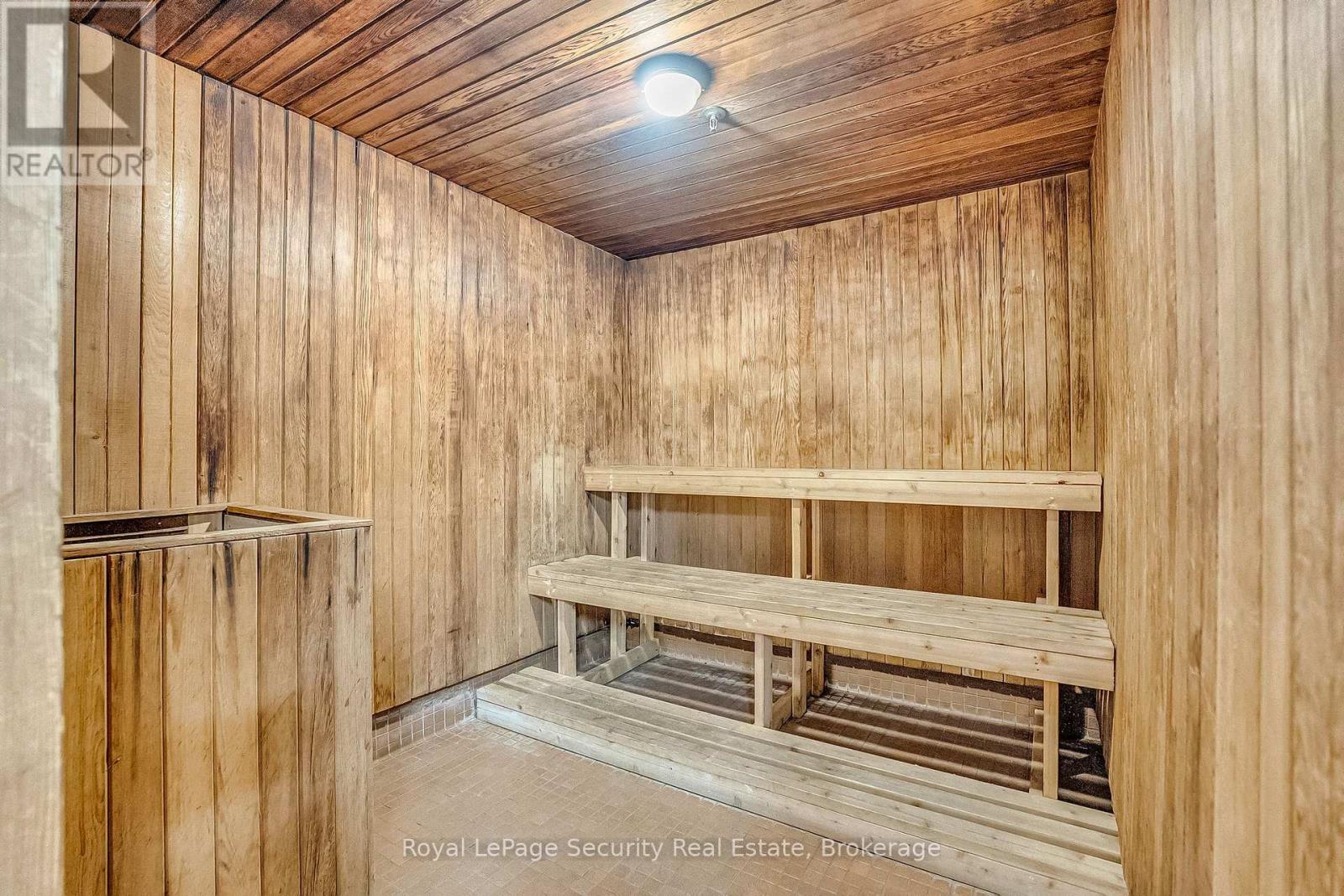 #1207 10 MARTHA EATON WAY - 34