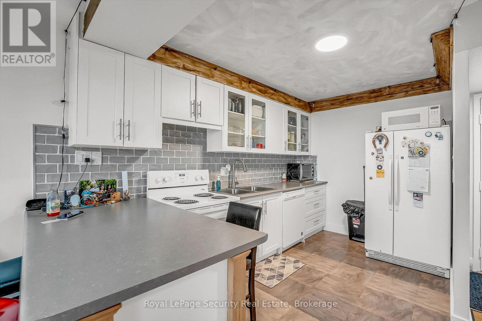 #1207 10 MARTHA EATON WAY - 9