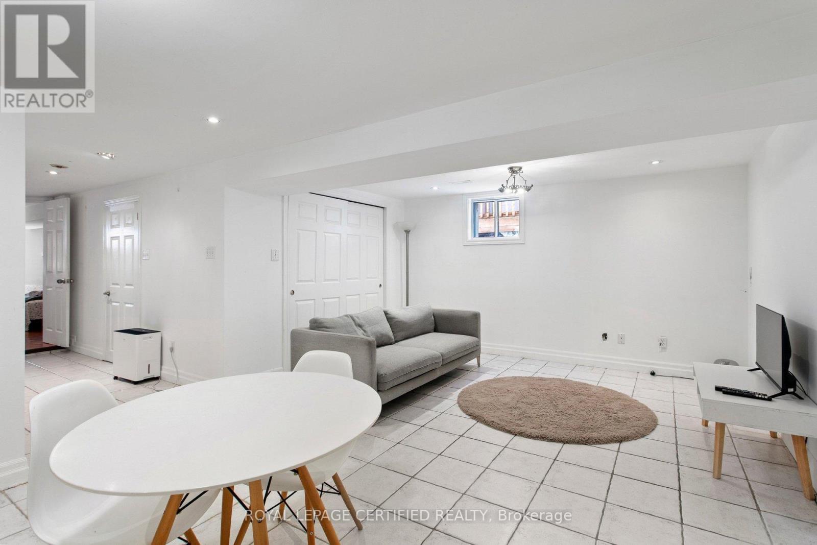 33 DONALD AVENUE - 23
