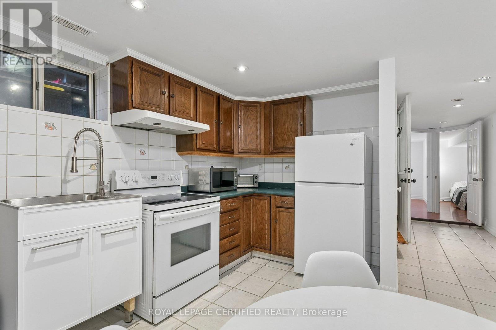 33 DONALD AVENUE - 26