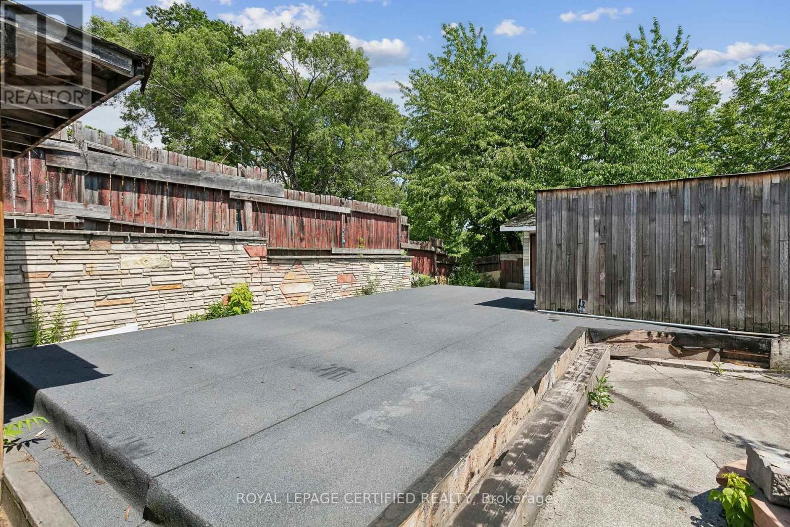 33 DONALD AVENUE - 34