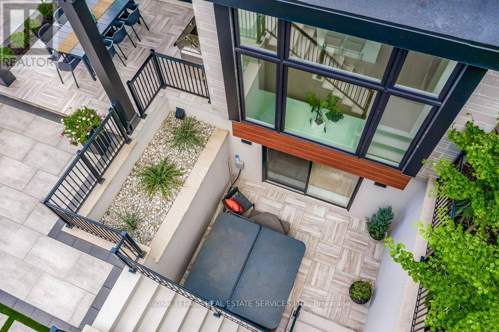 3119 VICTORIA STREET - 40