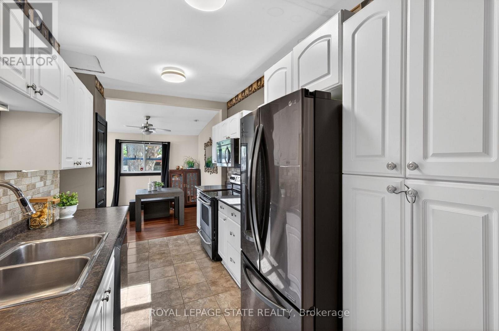 147 STRACHAN STREET E - 15