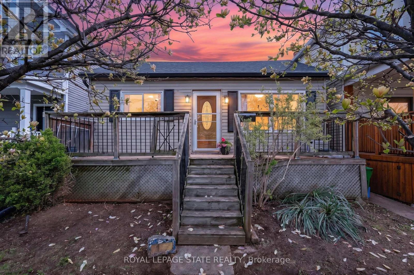 147 STRACHAN STREET E - 2