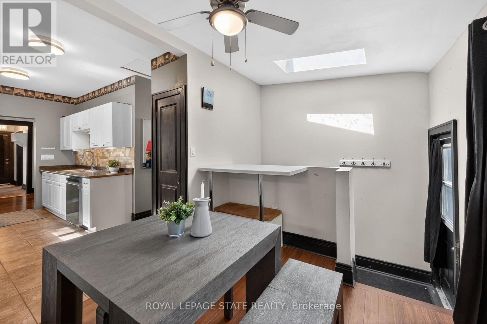 147 STRACHAN STREET E - 20