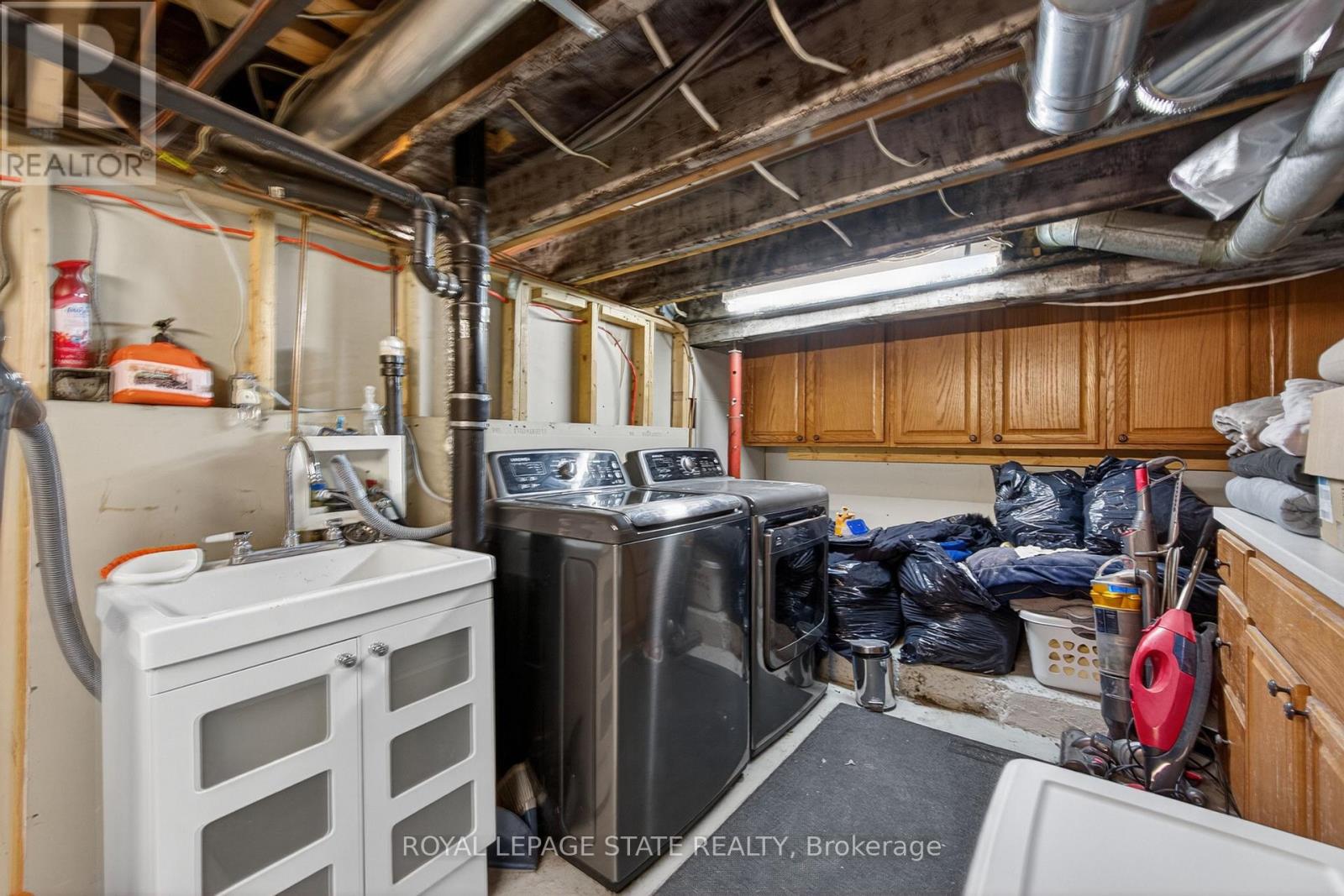 147 STRACHAN STREET E - 22