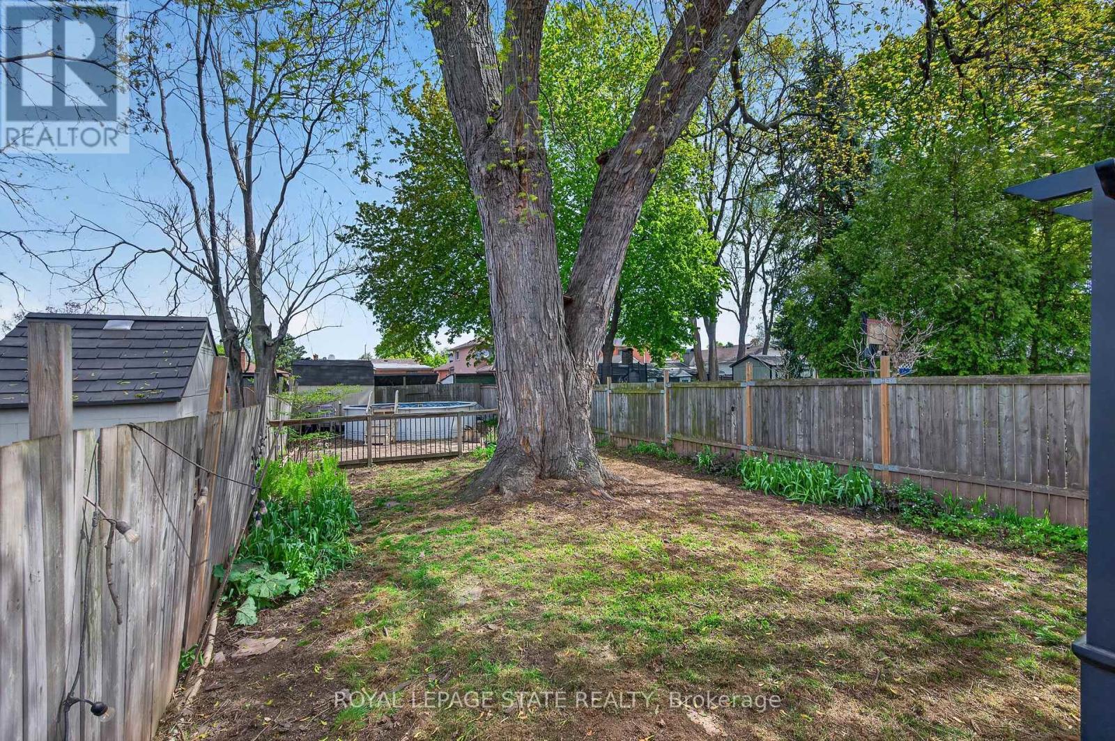 147 STRACHAN STREET E - 24