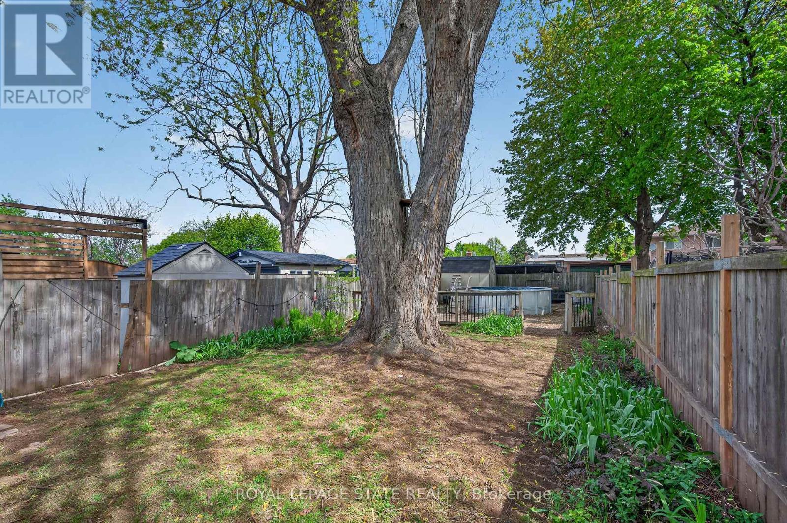 147 STRACHAN STREET E - 25