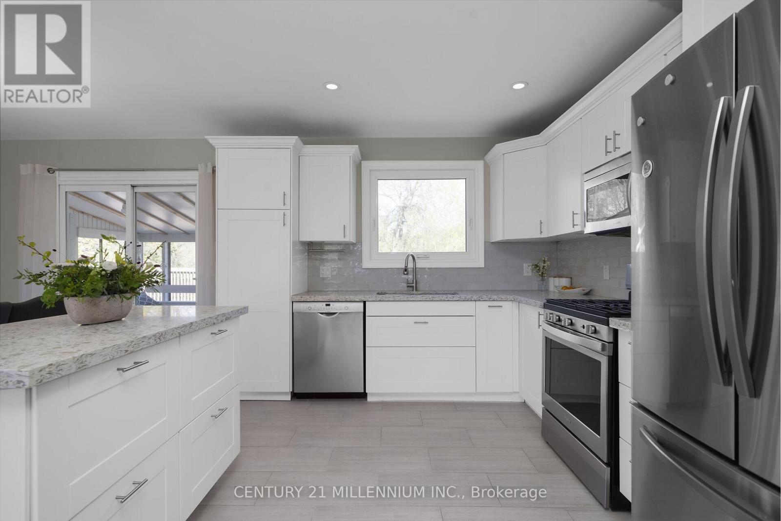 83 DOUGLAS CRESCENT - 10
