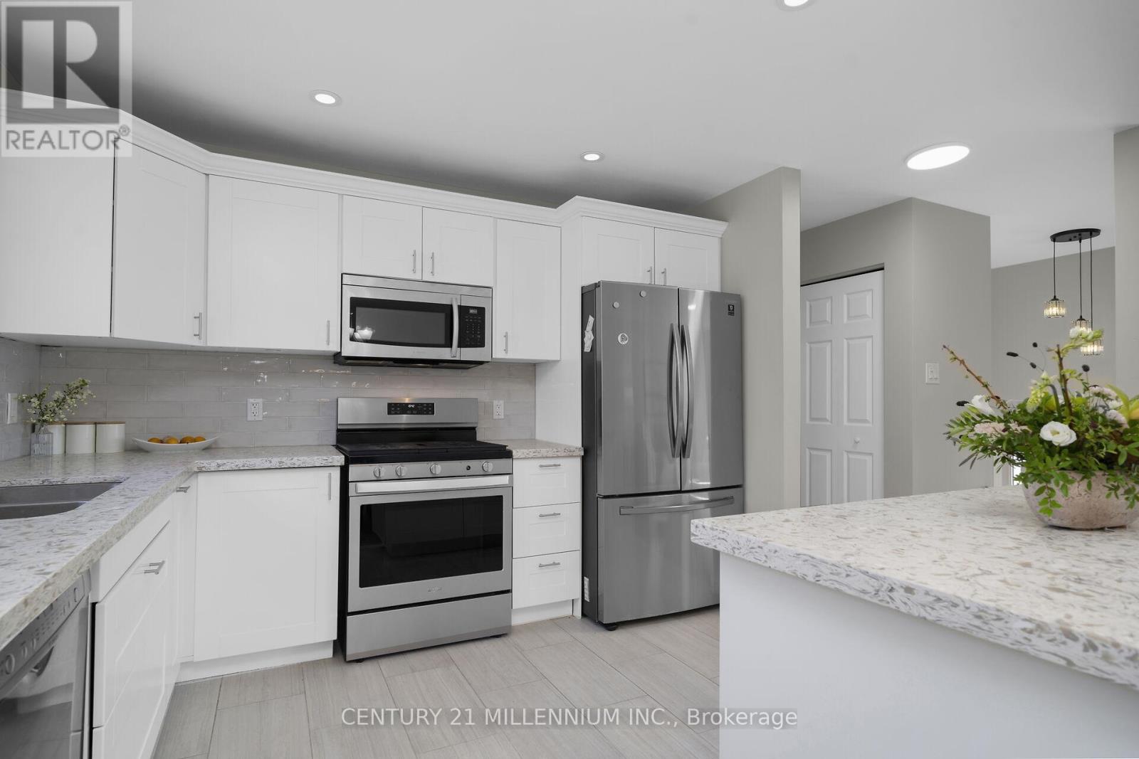 83 DOUGLAS CRESCENT - 12