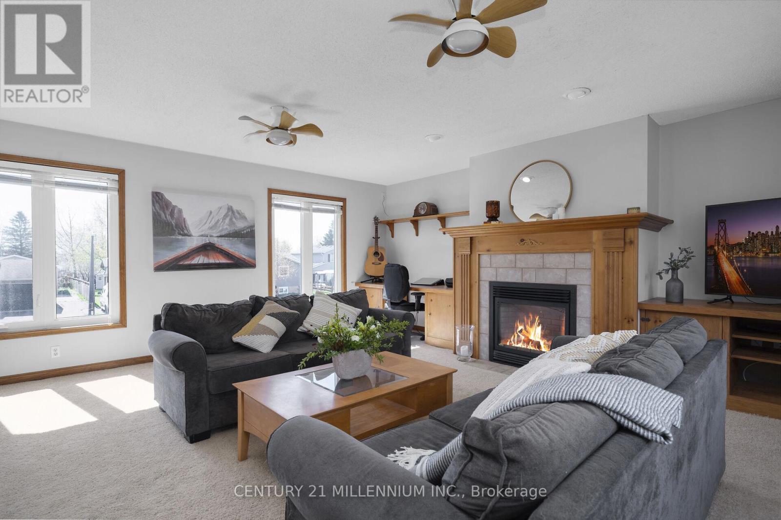83 DOUGLAS CRESCENT - 16