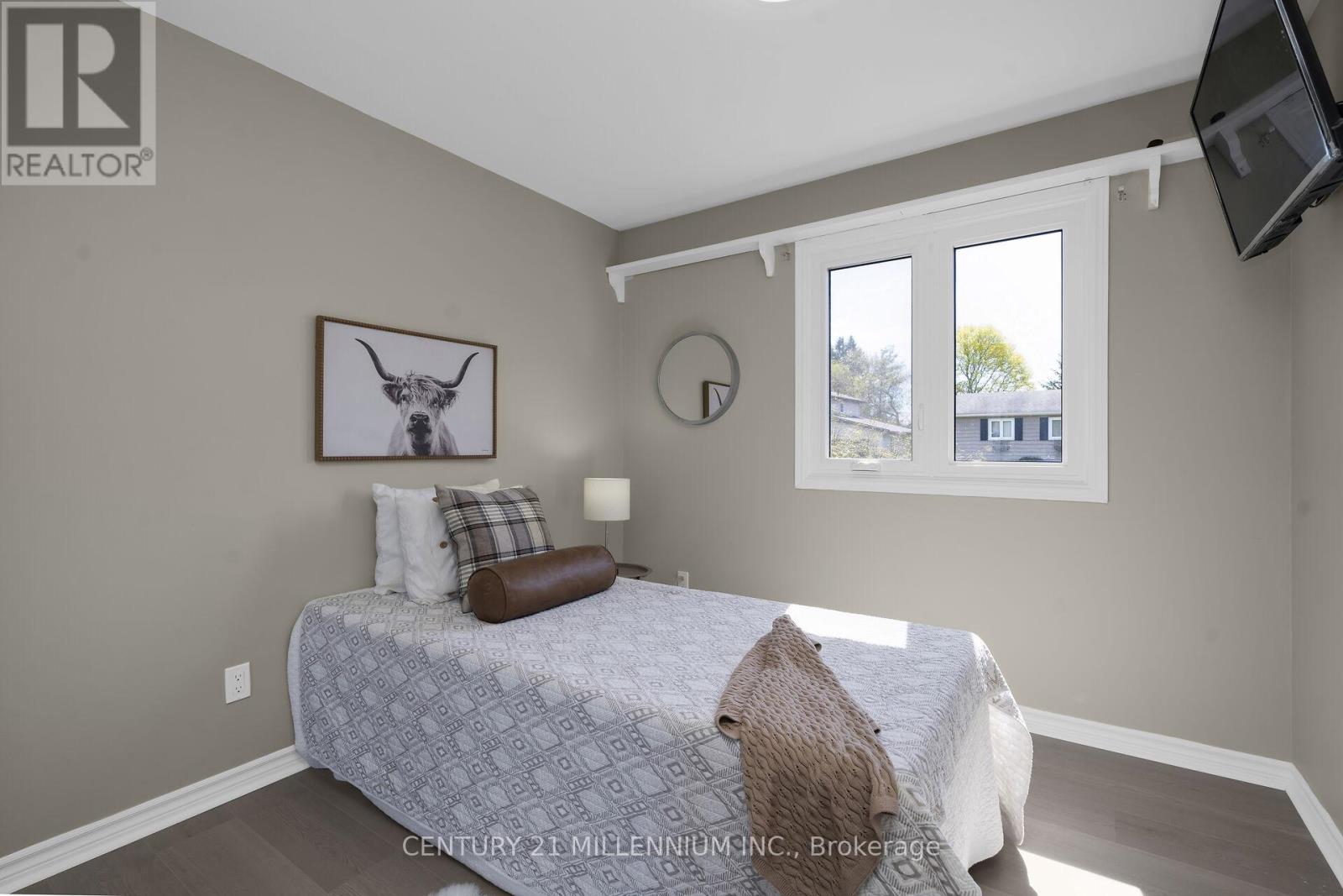 83 DOUGLAS CRESCENT - 21