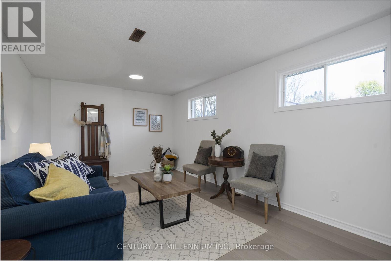 83 DOUGLAS CRESCENT - 26