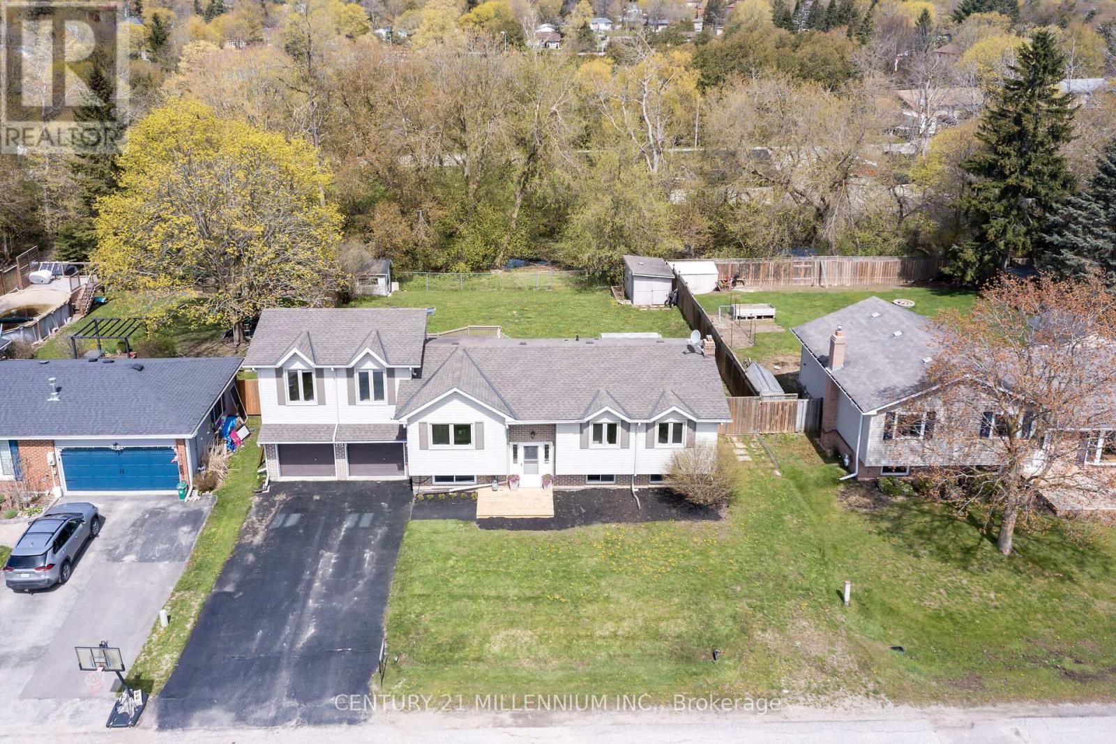 83 DOUGLAS CRESCENT - 3