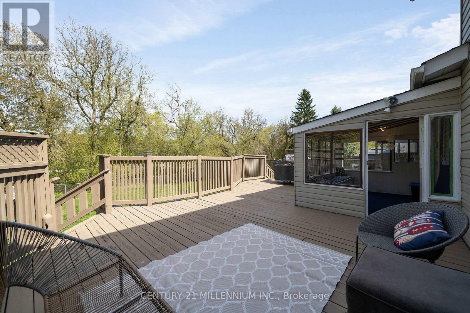 83 DOUGLAS CRESCENT - 32