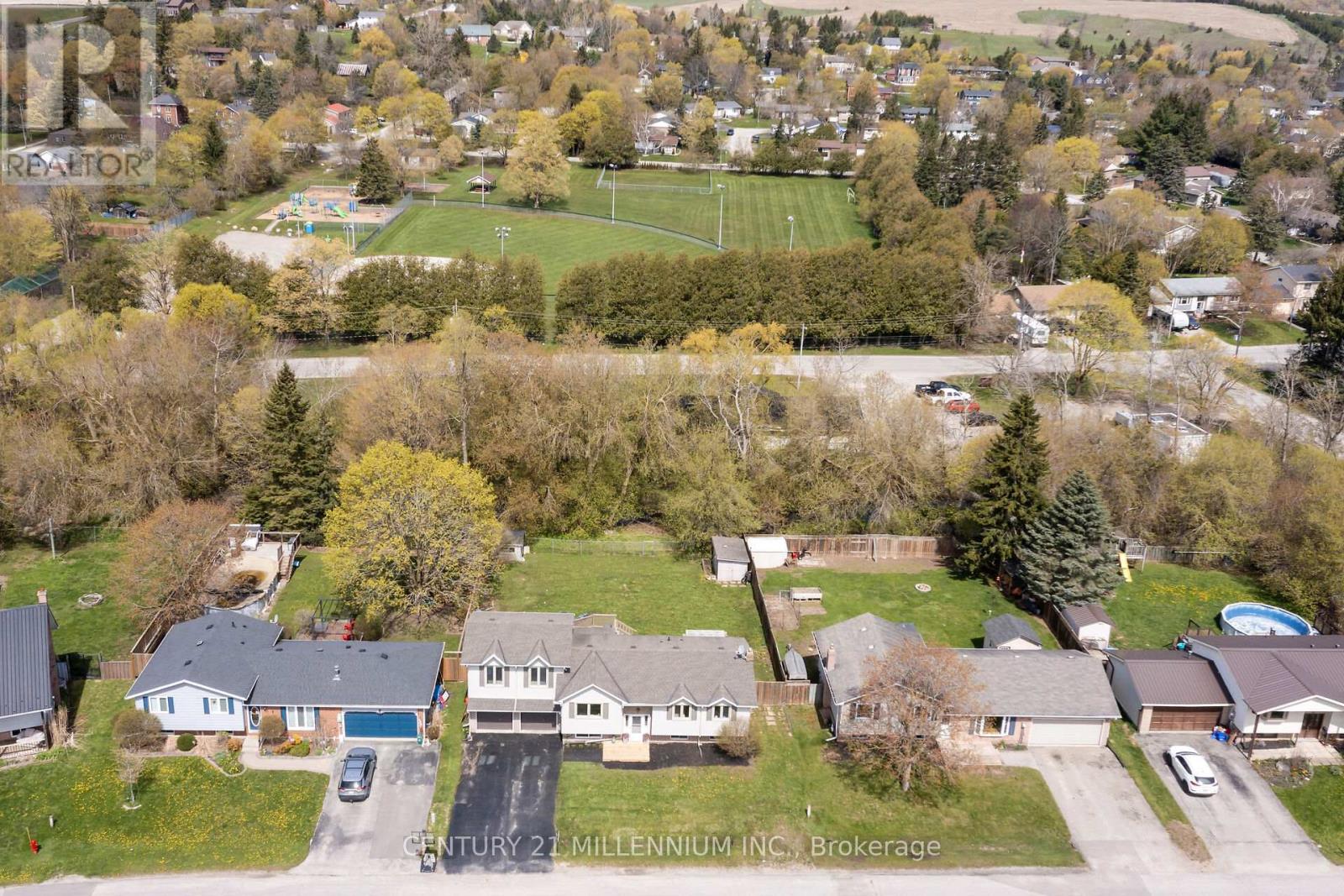 83 DOUGLAS CRESCENT - 38