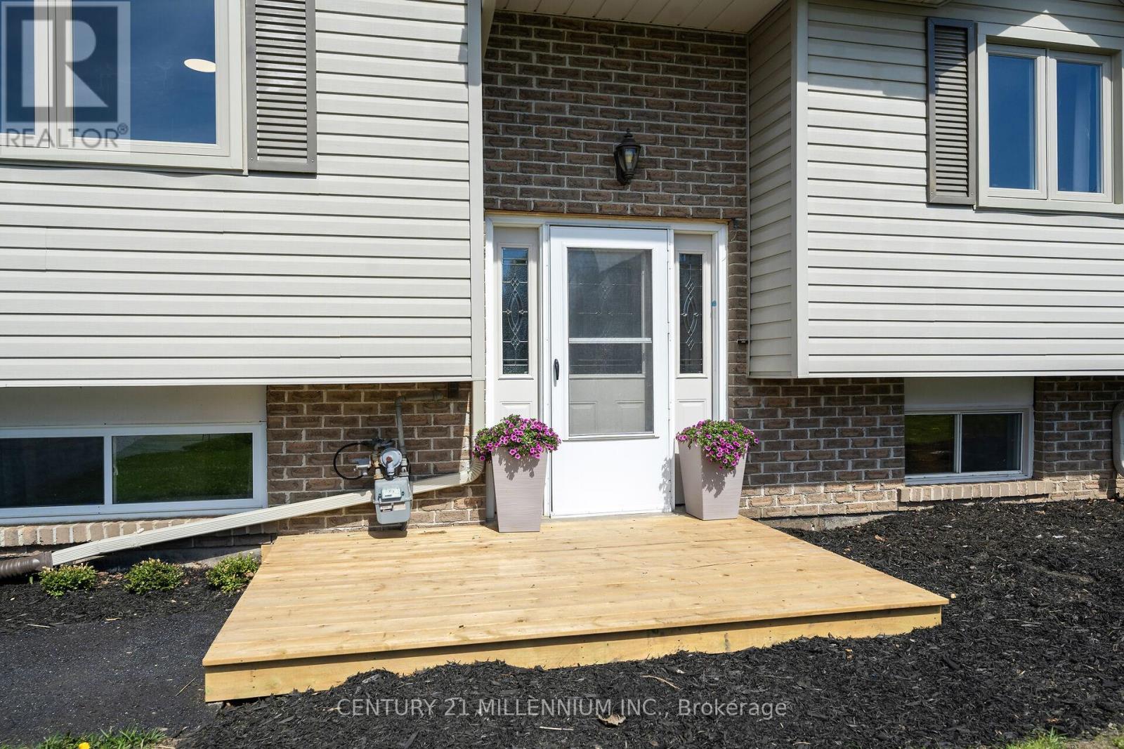 83 DOUGLAS CRESCENT - 4