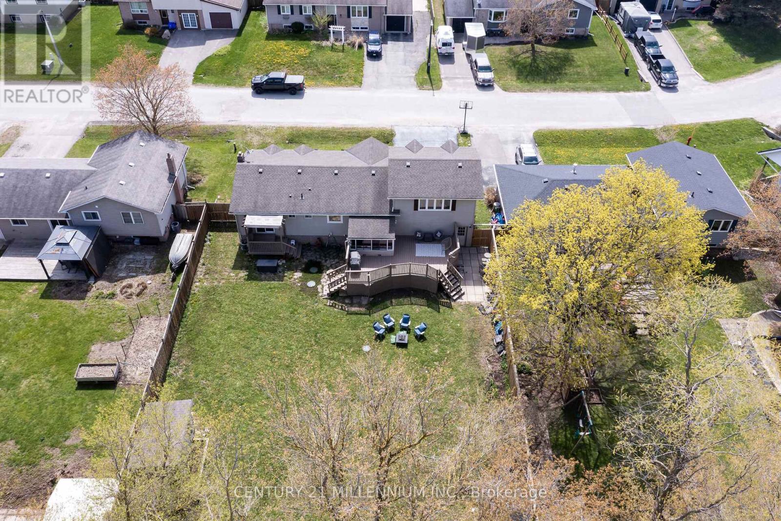 83 DOUGLAS CRESCENT - 40
