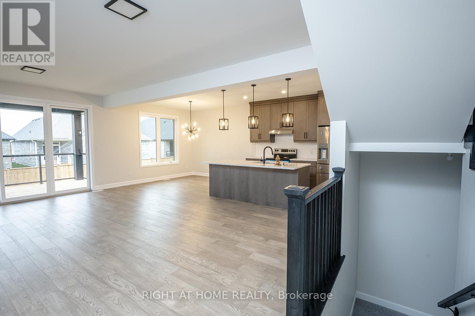 3909 MITCHELL CRESCENT - 5