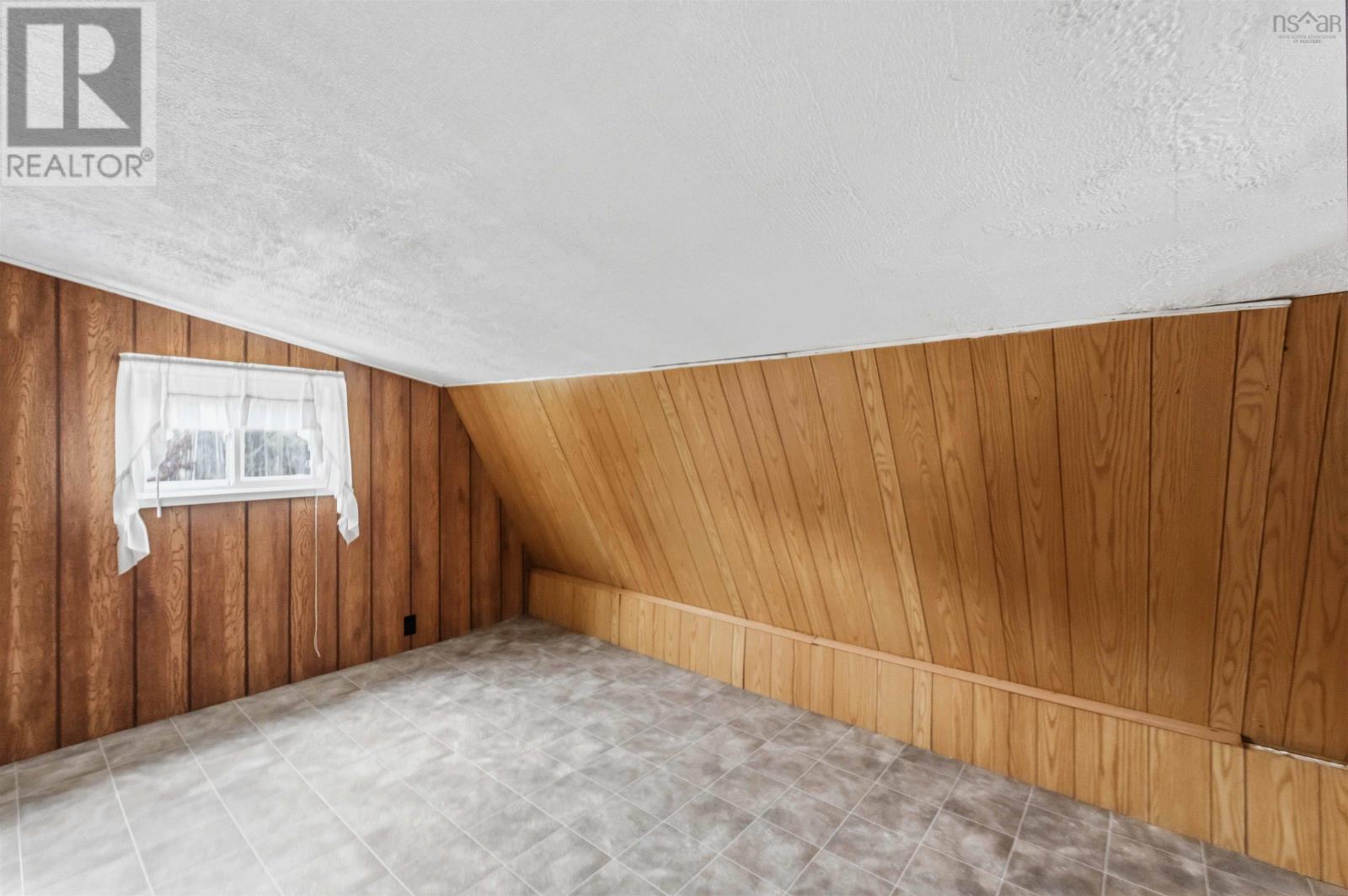 244 East Lake Road - 35