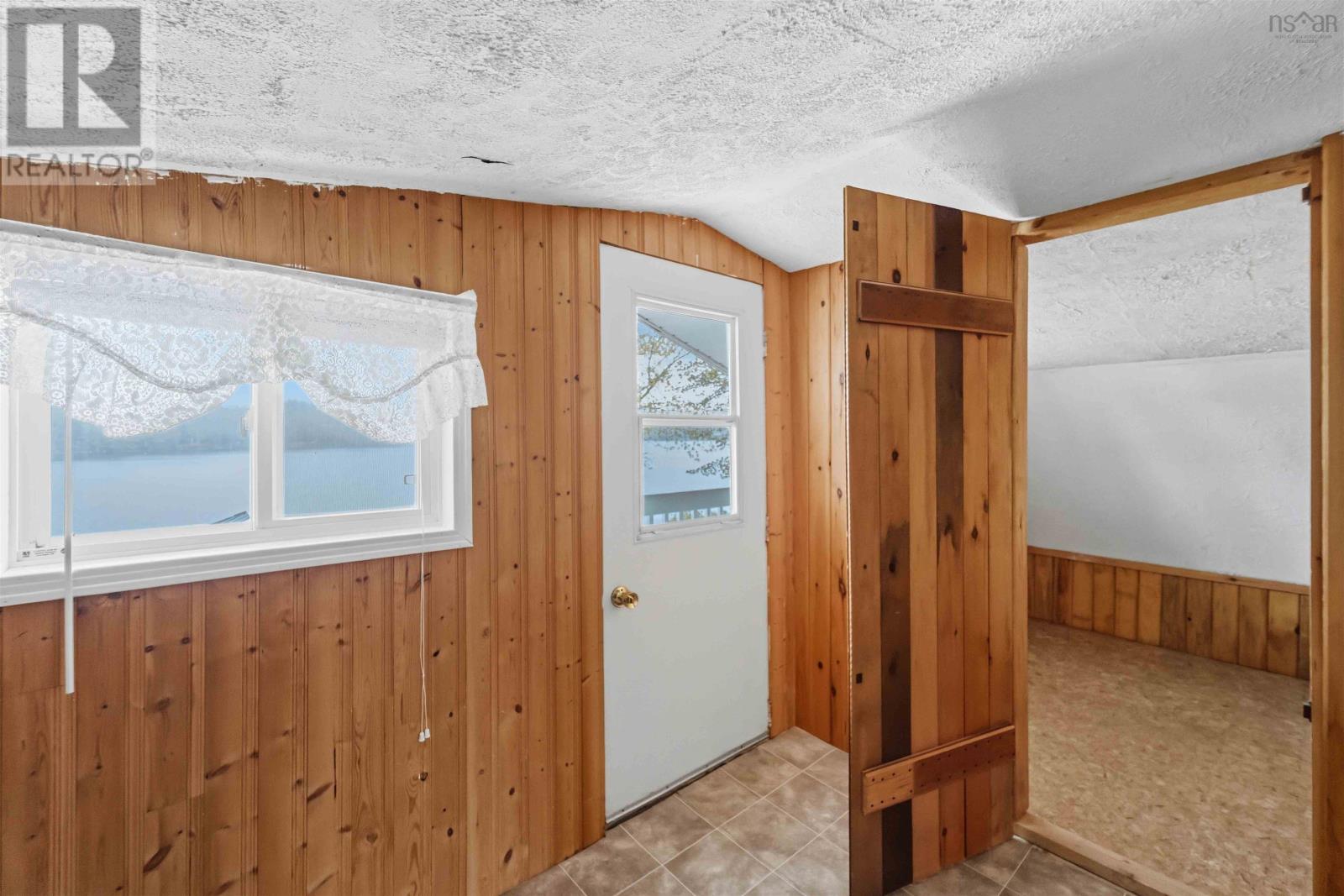 244 East Lake Road - 36