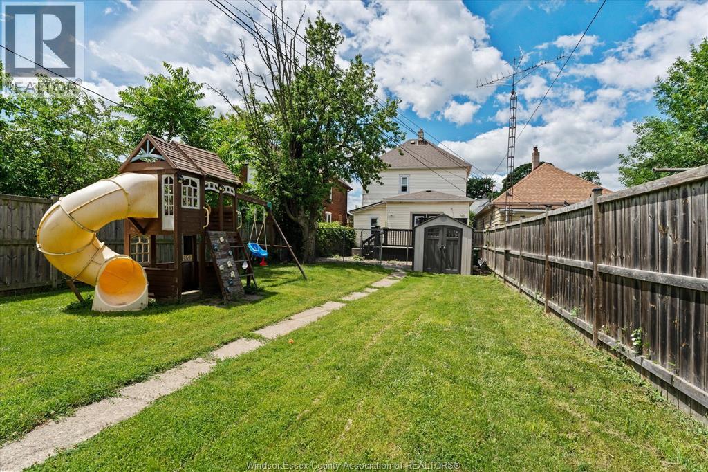 866 PARENT AVENUE - 32