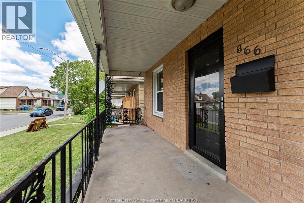 866 PARENT AVENUE - 4