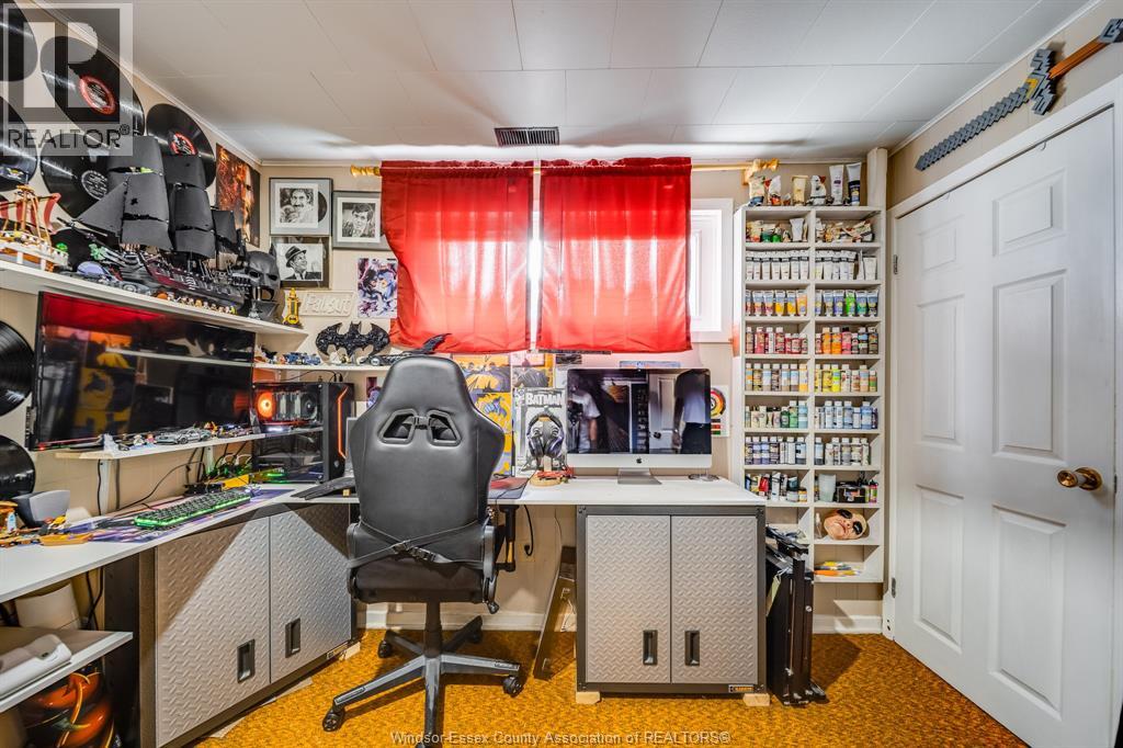 10 PHYLLIS AVENUE - 37